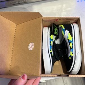 Glow in the dark toddler vans